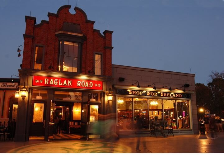 Entrada do Pub Raglan Road em Downtown Disney 