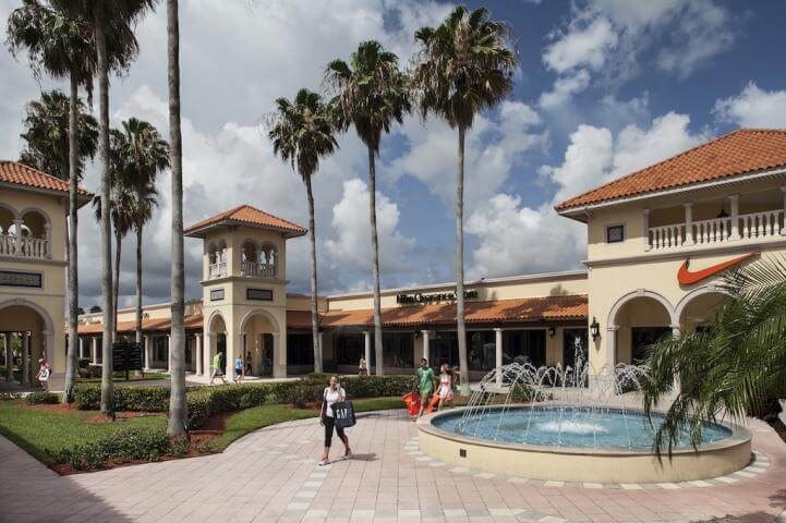 Pátio do Florida Keys Outlet Center em Homestead?