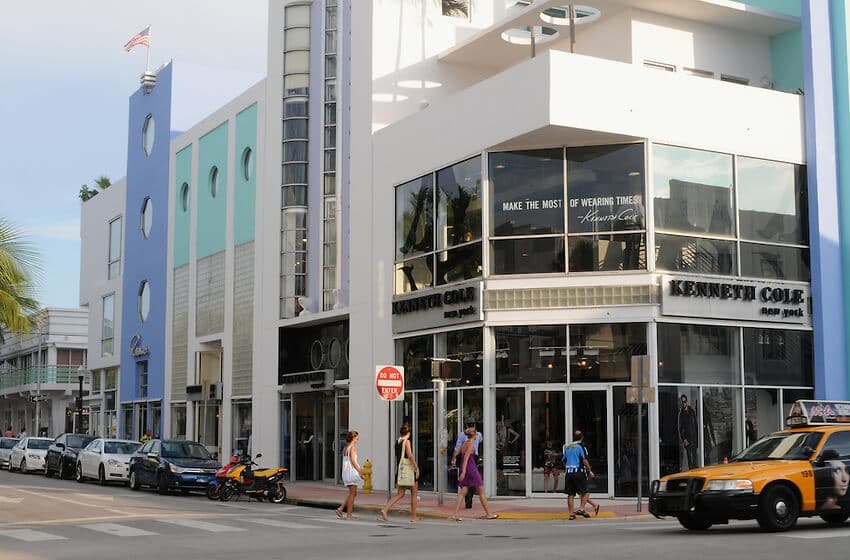 Trecho da Collins Avenue em Miami