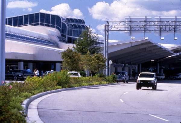 Como ir do aeroporto de Daytona Beach até o centro turístico de carro