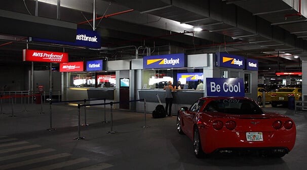 Como ir do aeroporto de Tampa até o centro turístico de carro