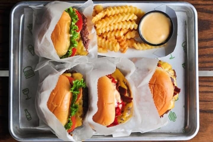 Hambúrgueres e batata da Shake Shack em Miami