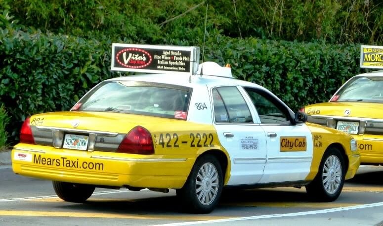 Como ir do aeroporto de Orlando para a International Drive de táxi