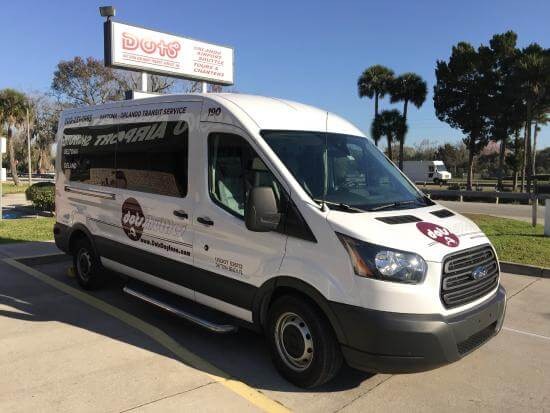 Como ir do aeroporto de Daytona Beach até o centro turístico de transfer