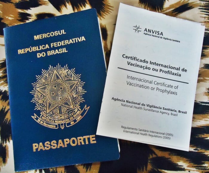 Passaporte e carteira de vacinação