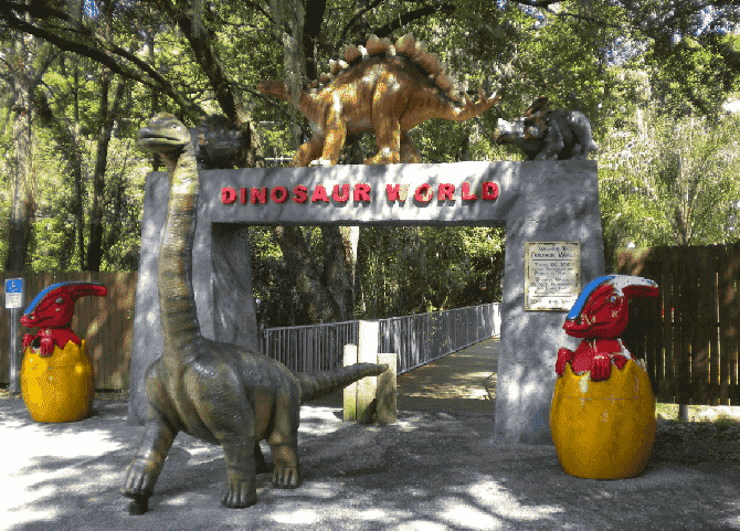 Entrada do Parque Mundo dos Dinossauros em Orlando