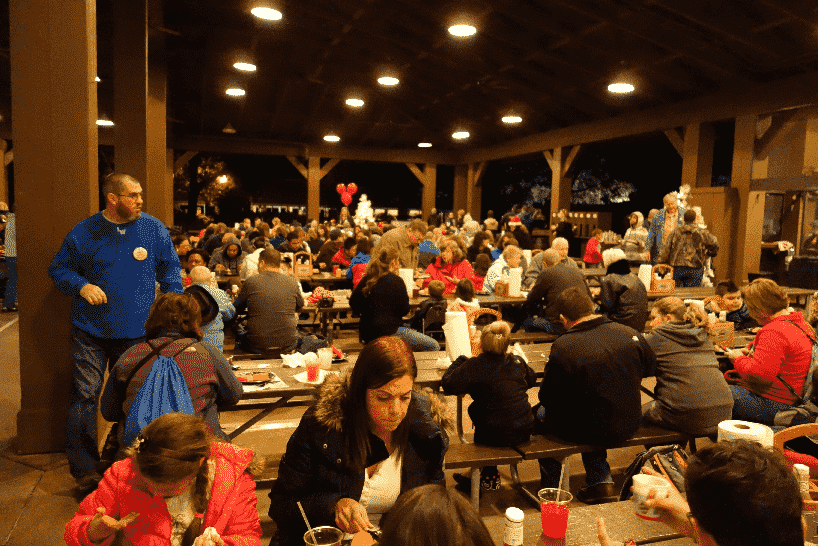 Mesas do Churrasco Mickey's BBQ na Disney em Orlando