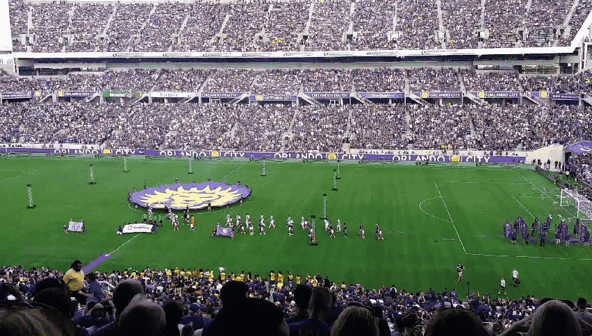 Jogo de futebol em Orlando