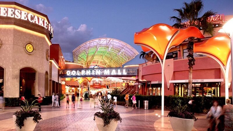 Shopping Dolphin Mall Miami