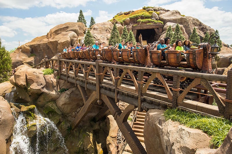 Seven Dwarfs Mine Train no Magic Kingdom da Disney em Orlando