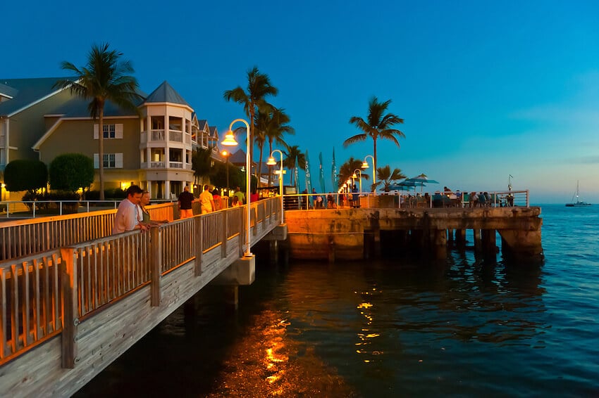 Pessoas passeando em Key West