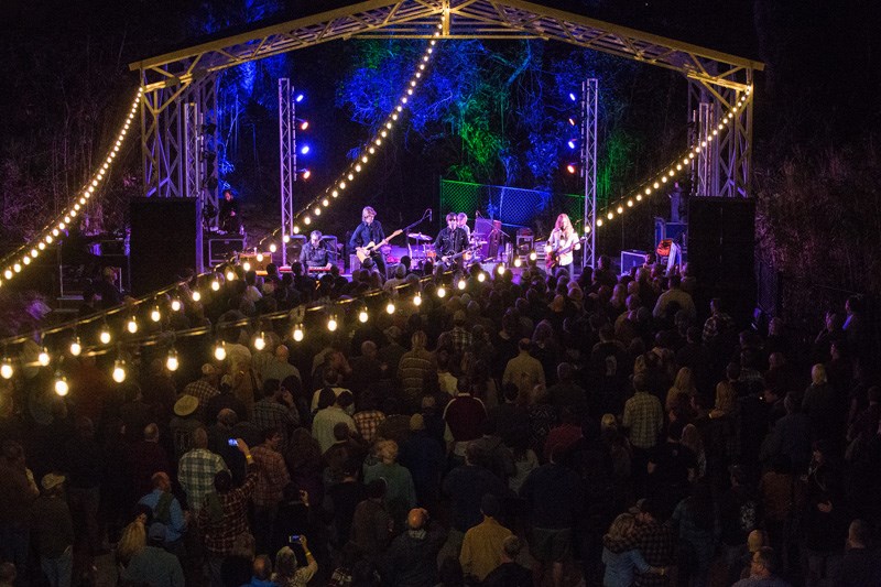 Backyard Stage no Anfiteatro de St. Augustine