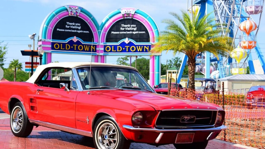 Carros antigos em Old Town