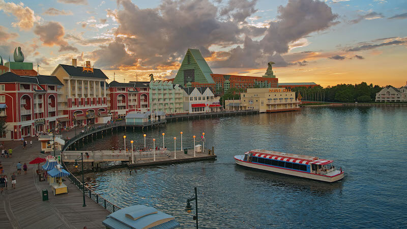 Passeio de barco no Disney's Boardwalk em Orlando