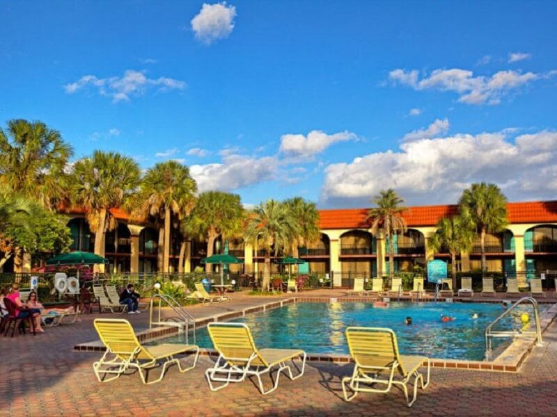 Piscina do Maingate Lakeside Resort