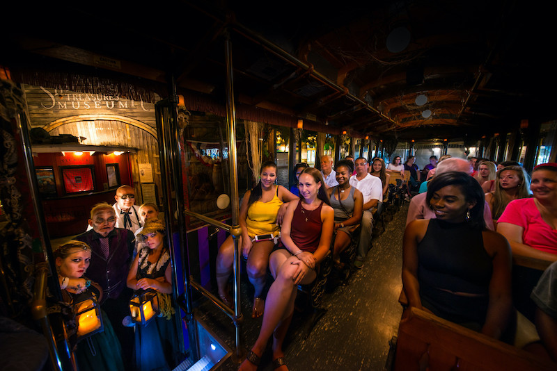 Interior do Trólebus dos Fantasmas em Key West