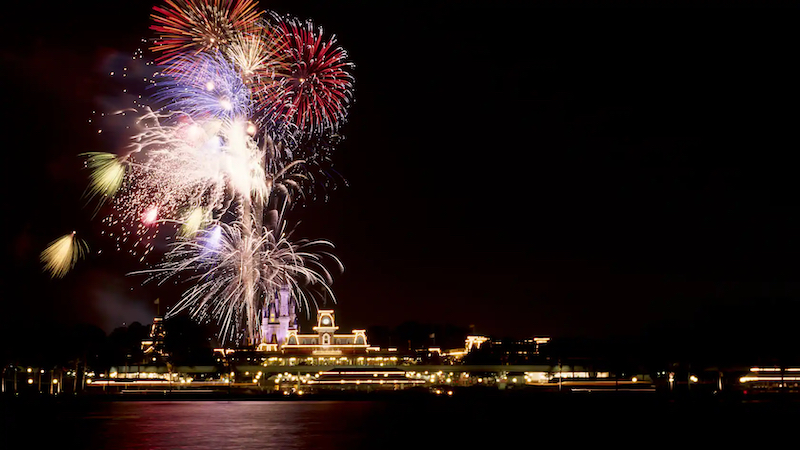 Passeio de barco para ver o show de fogos na Disney Orlando