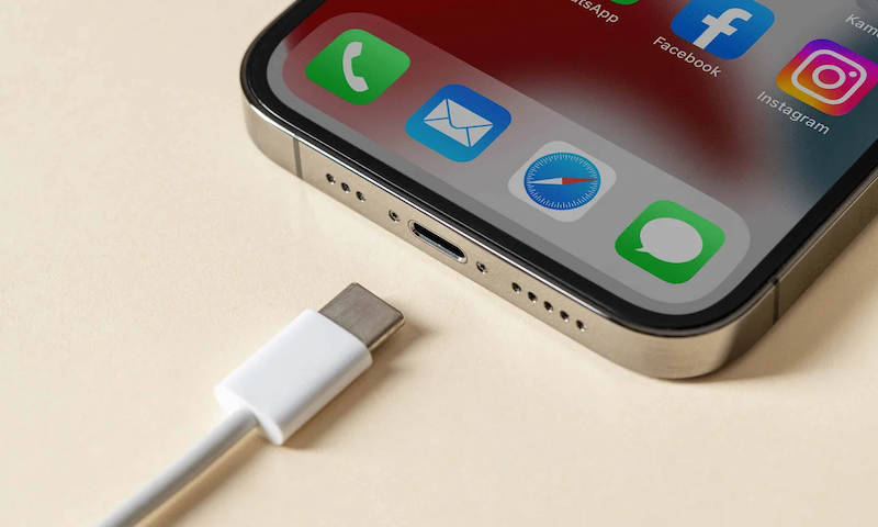 Entrada USB-C no iPhone 15