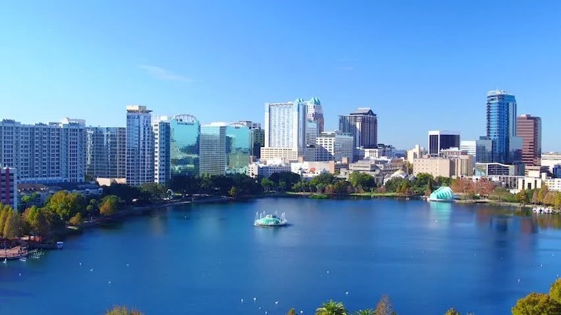 Vista aérea do lago e da cidade de Orlando